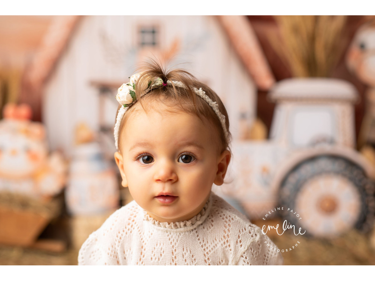 Baby & cake smash photo backdrop Boho Farmy – boho farm with white barn and tractor | Colors&Drops