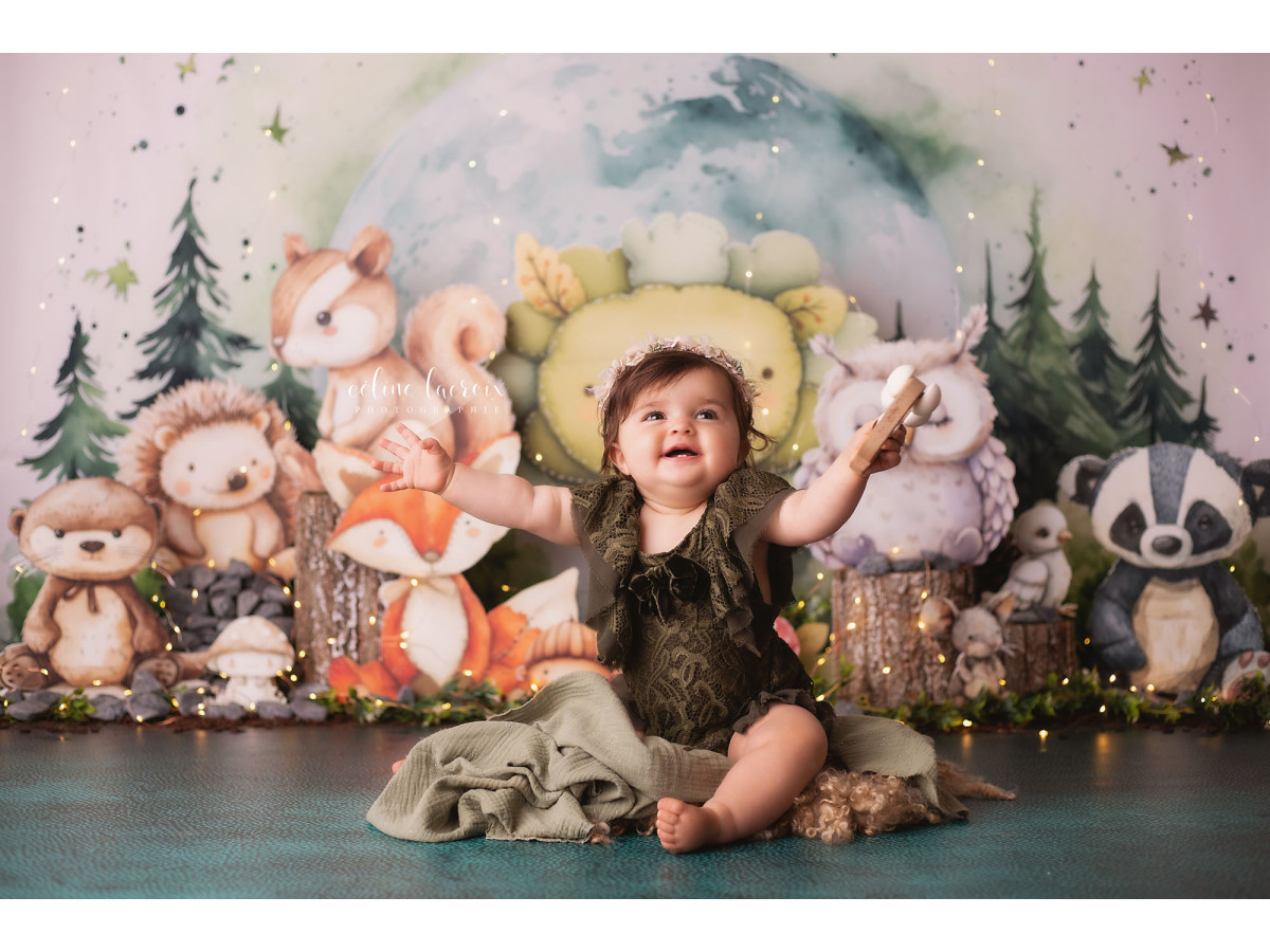 Baby & cake smash photo backdrop La Terre des Animaux – forest animals with fox, owl and badger | Colors&Drops