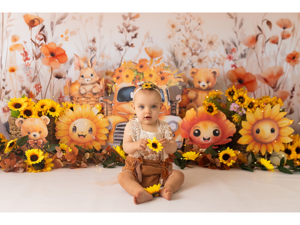 Fond photo bébé et smash cake Trucky Pipas – voiture jaune avec tournesols et fleurs sauvages | Colors&Drops