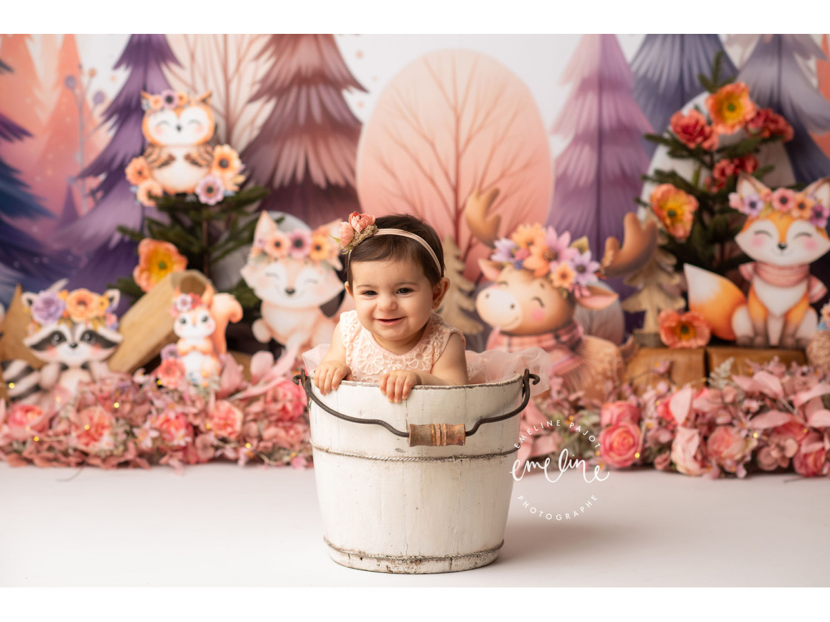 Fondo fotográfico de bebé y smash cake La Foret Violette – animales del bosque en un bosque morado y anaranjado | Colors&Drops