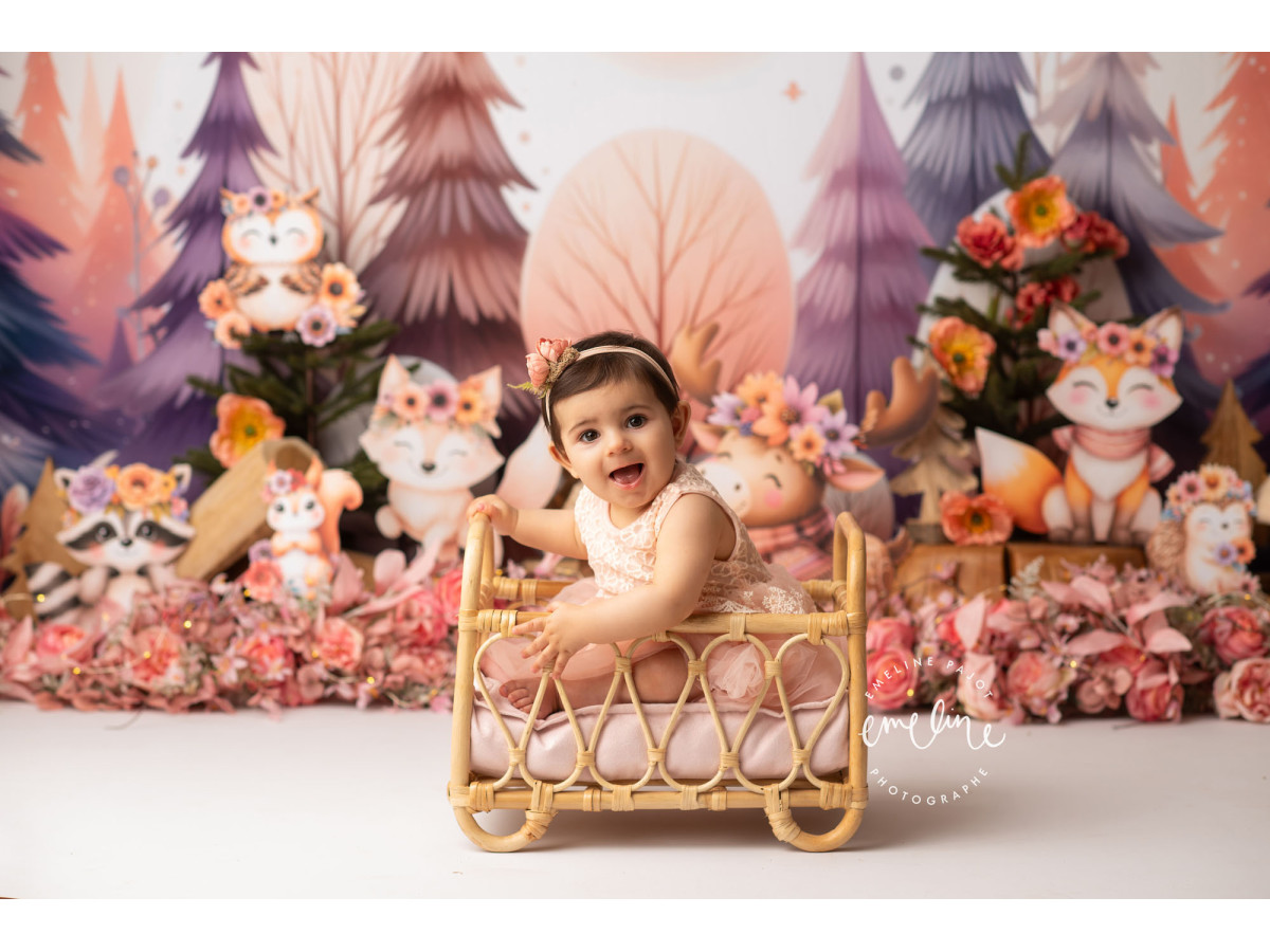 Fondo fotográfico de bebé y smash cake La Foret Violette – animales del bosque en un bosque morado y anaranjado | Colors&Drops