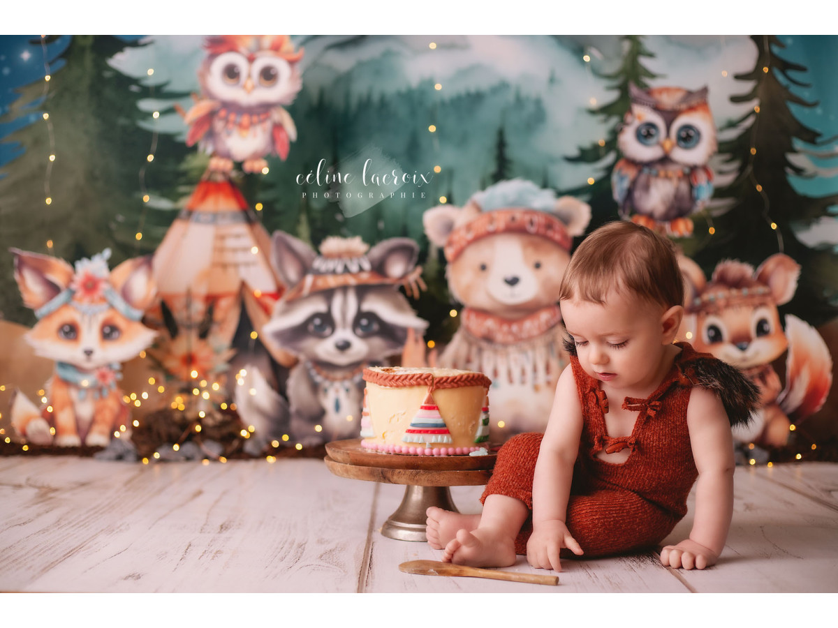Baby & cake smash photo backdrop Le Feu de Camp – forest animals around a campfire | Colors&Drops