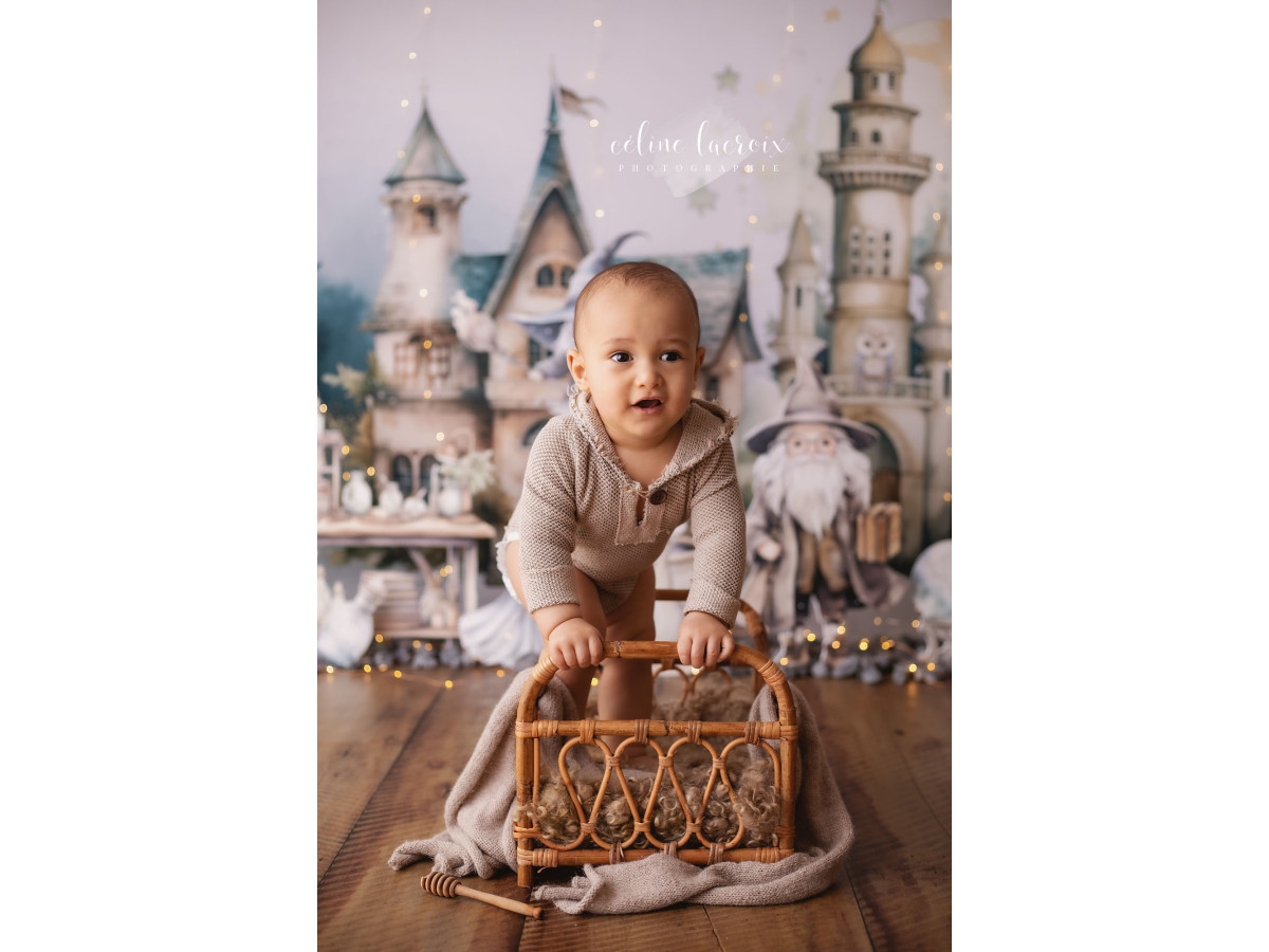Fond photo bébé et smash cake Le Sorcier – château de sorcier avec potions et lanternes | Colors&Drops