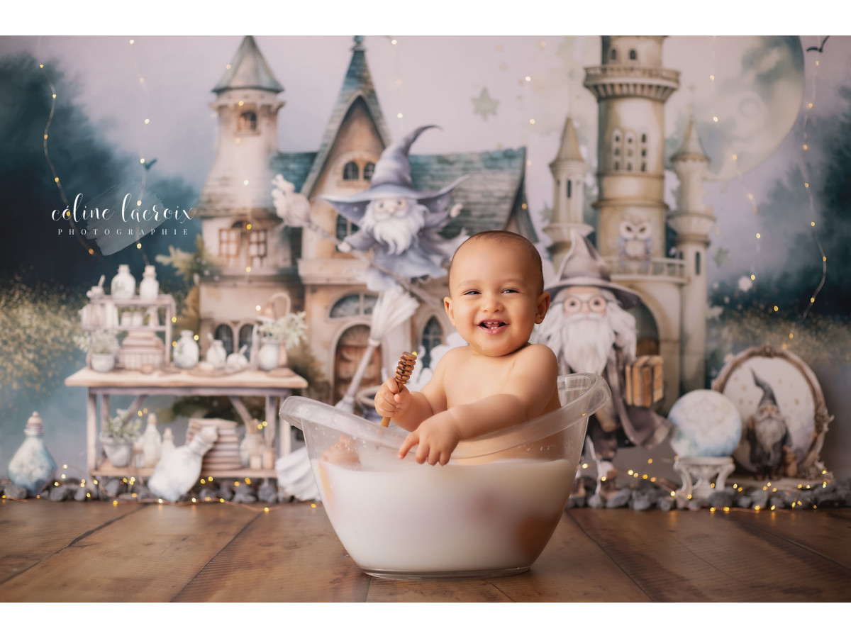 Fond photo bébé et smash cake Le Sorcier – château de sorcier avec potions et lanternes | Colors&Drops
