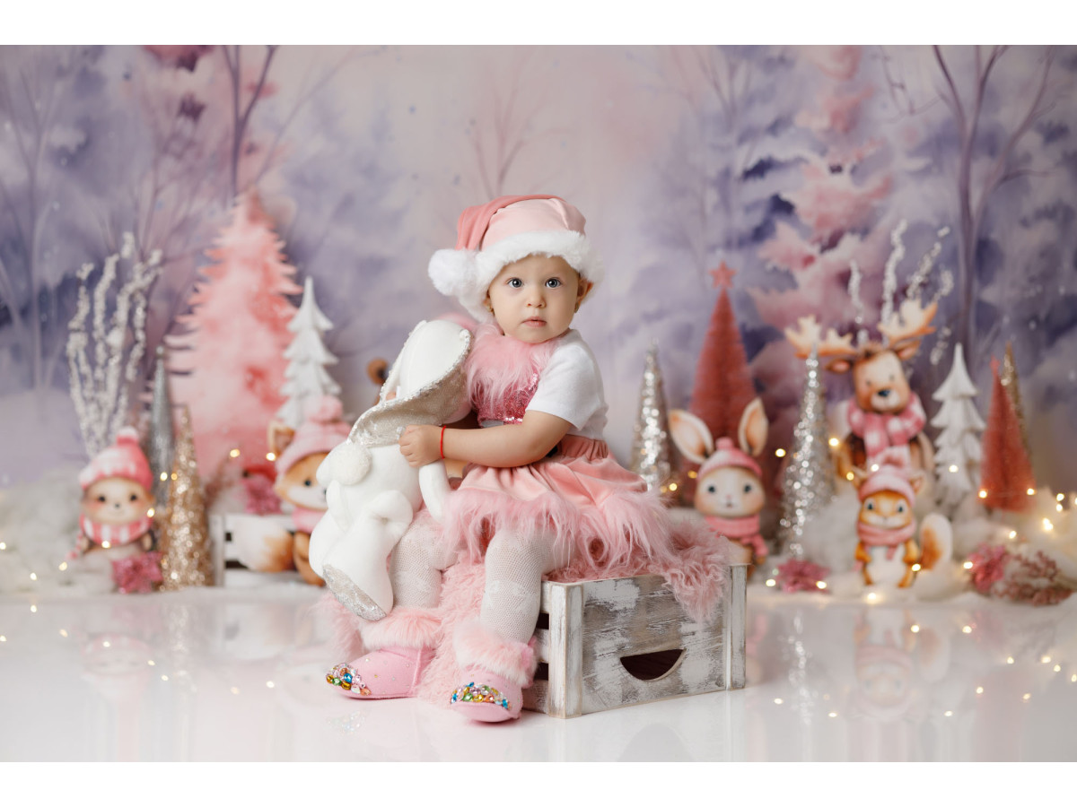 Fond photo bébé et smash cake Pinky Icy – animaux de la forêt dans un bois d'hiver rose | Colors&Drops