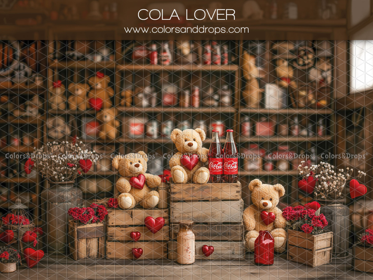 Fondo fotográfico Cola Lover – tienda de madera con ositos y botellas de cola | Colors&Drops