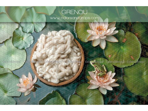 Fond photo nouveau-né Grenou – nid en laine sur nénuphars et fleurs de lotus | Colors&Drops