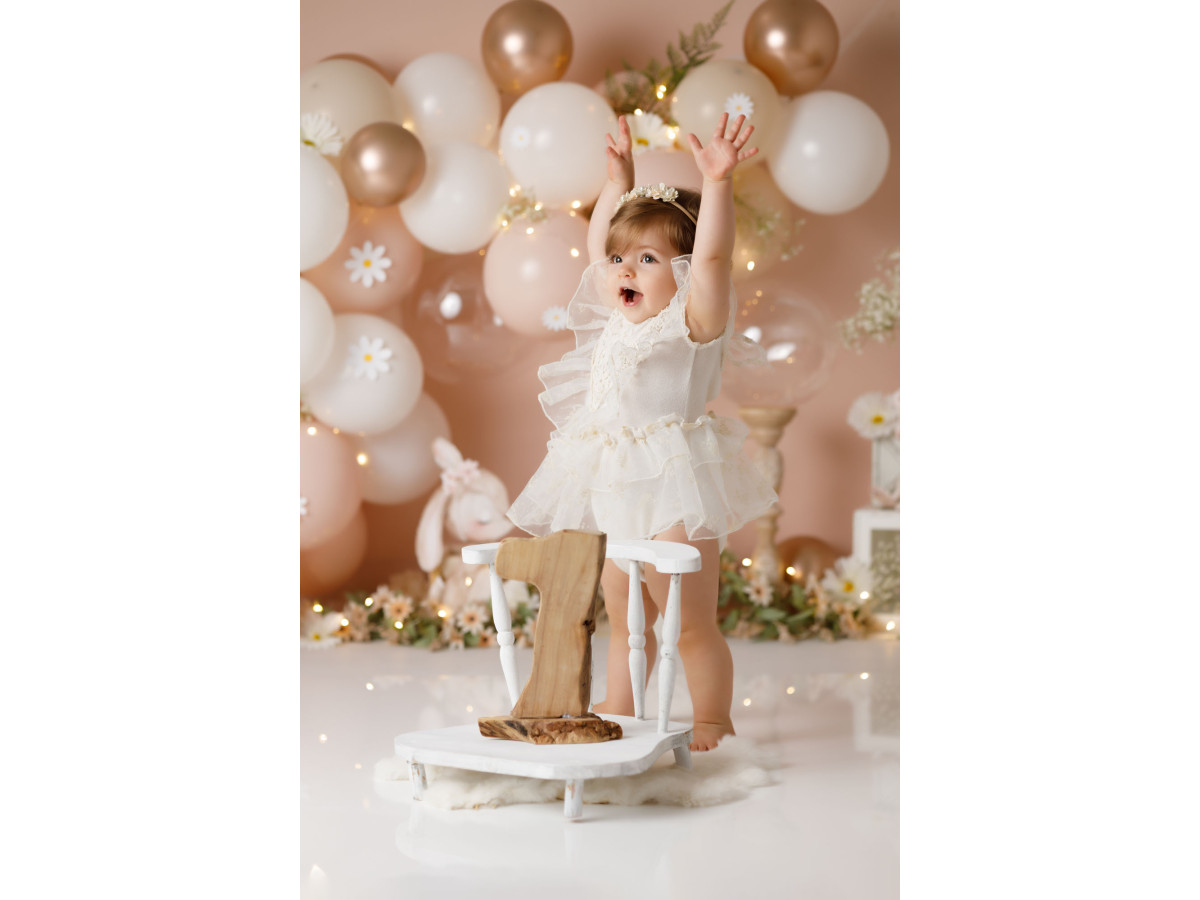 Fond photo bébé et smash cake Lapins Springy – ballons pêche et dorés avec lapins | Colors&Drops