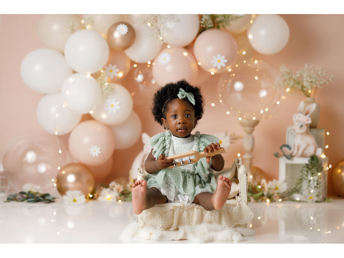 Baby & cake smash photo backdrop Lapins Springy – peach and gold balloons with bunnies | Colors&Drops