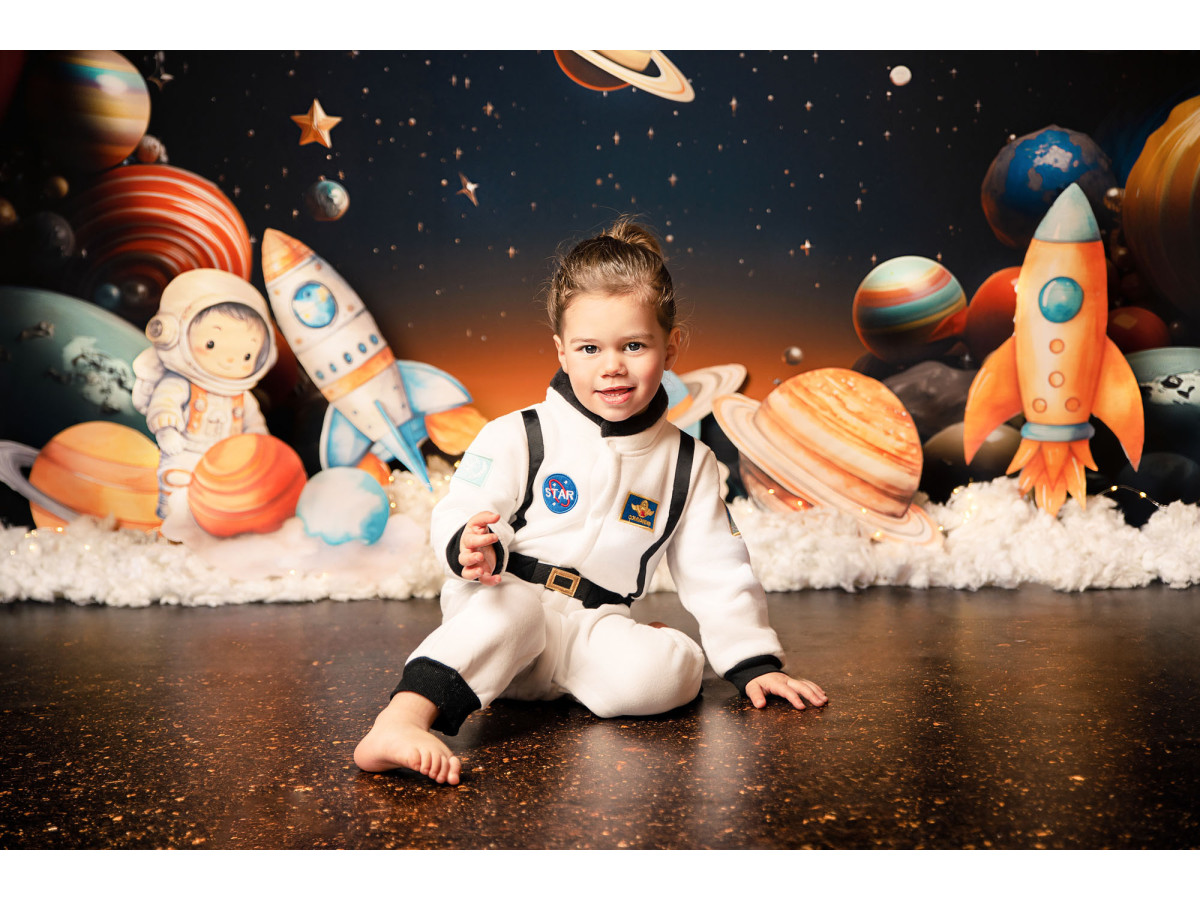 Fondo fotográfico de bebé y smash cake Astroboy – astronauta y cohetes entre los planetas | Colors&Drops