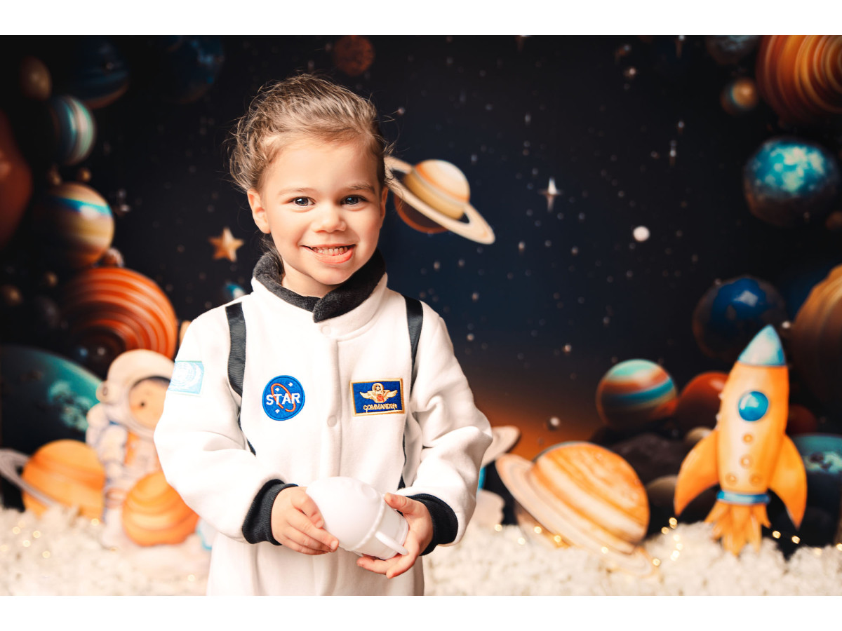 Fondo fotográfico de bebé y smash cake Astroboy – astronauta y cohetes entre los planetas | Colors&Drops