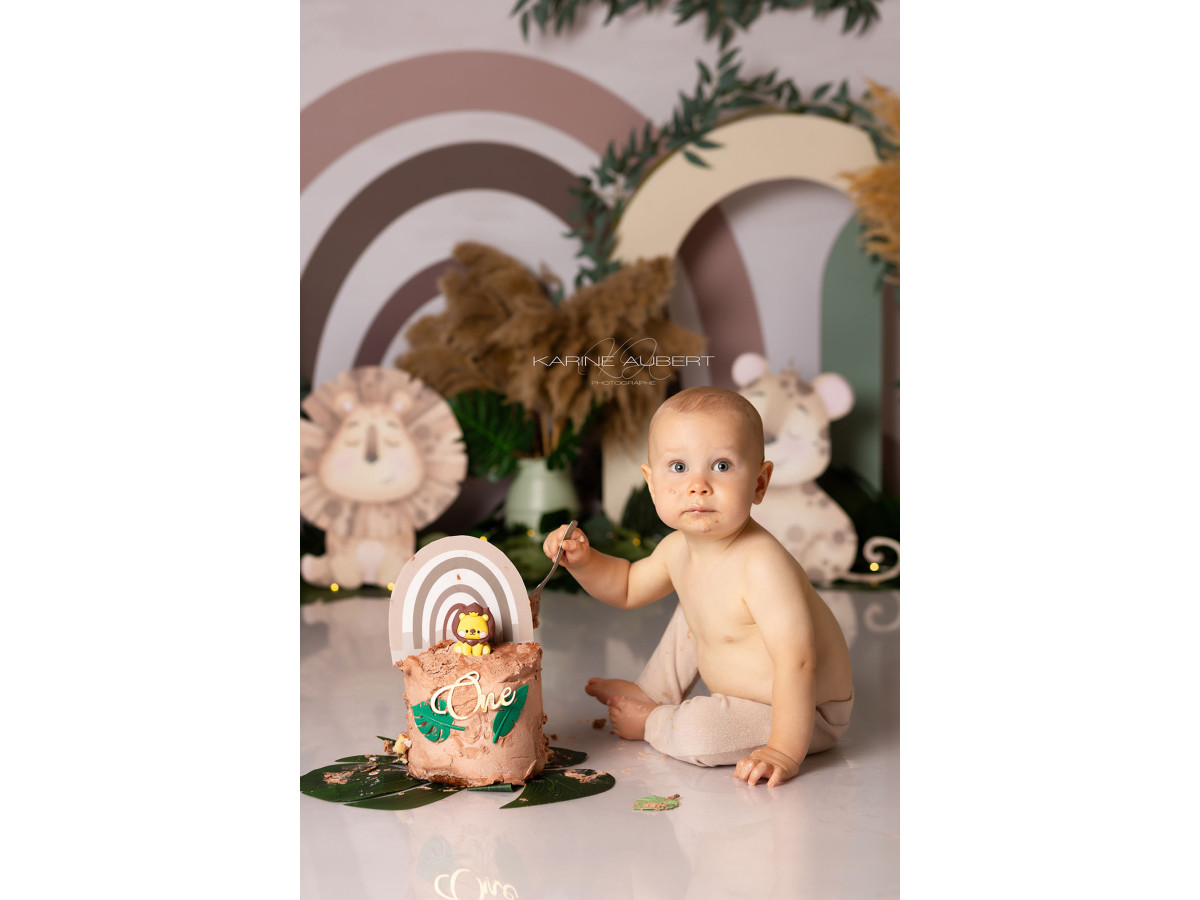 Baby & cake smash photo backdrop Jungle Boheme – boho arches with lion, giraffe and pampas | Colors&Drops