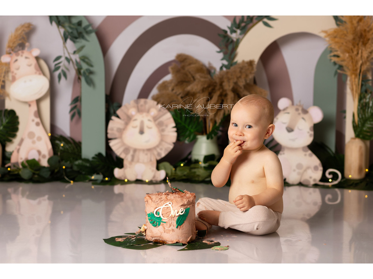 Baby & cake smash photo backdrop Jungle Boheme – boho arches with lion, giraffe and pampas | Colors&Drops