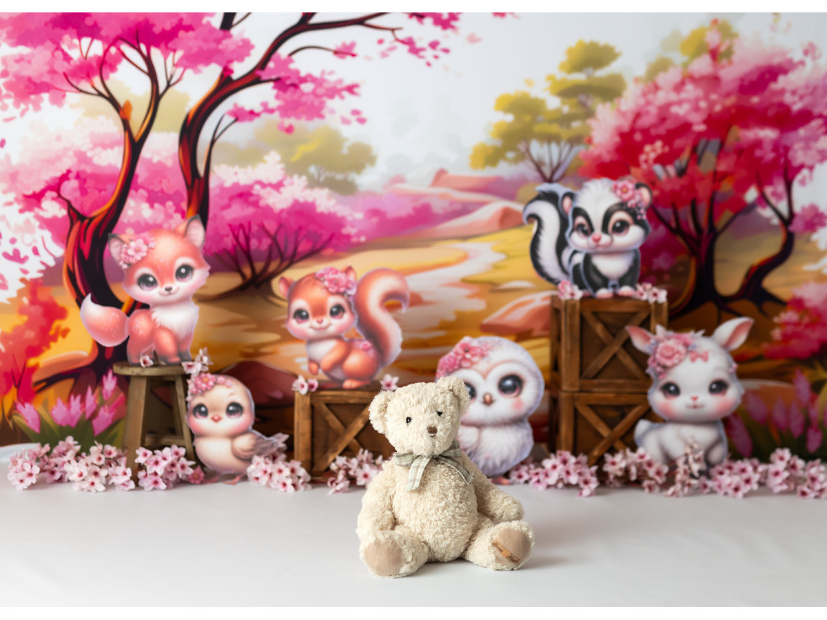 Fondo fotográfico de bebé y smash cake Fushi – animales del bosque bajo árboles rosas | Colors&Drops