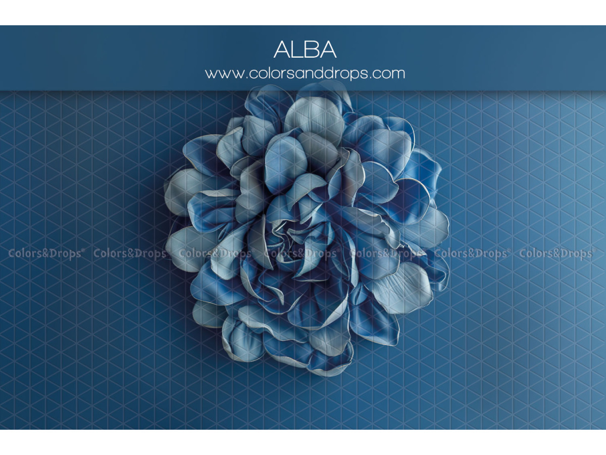Fond photo nouveau-né Alba – grande fleur bleue en relief sur fond bleu | Colors&Drops