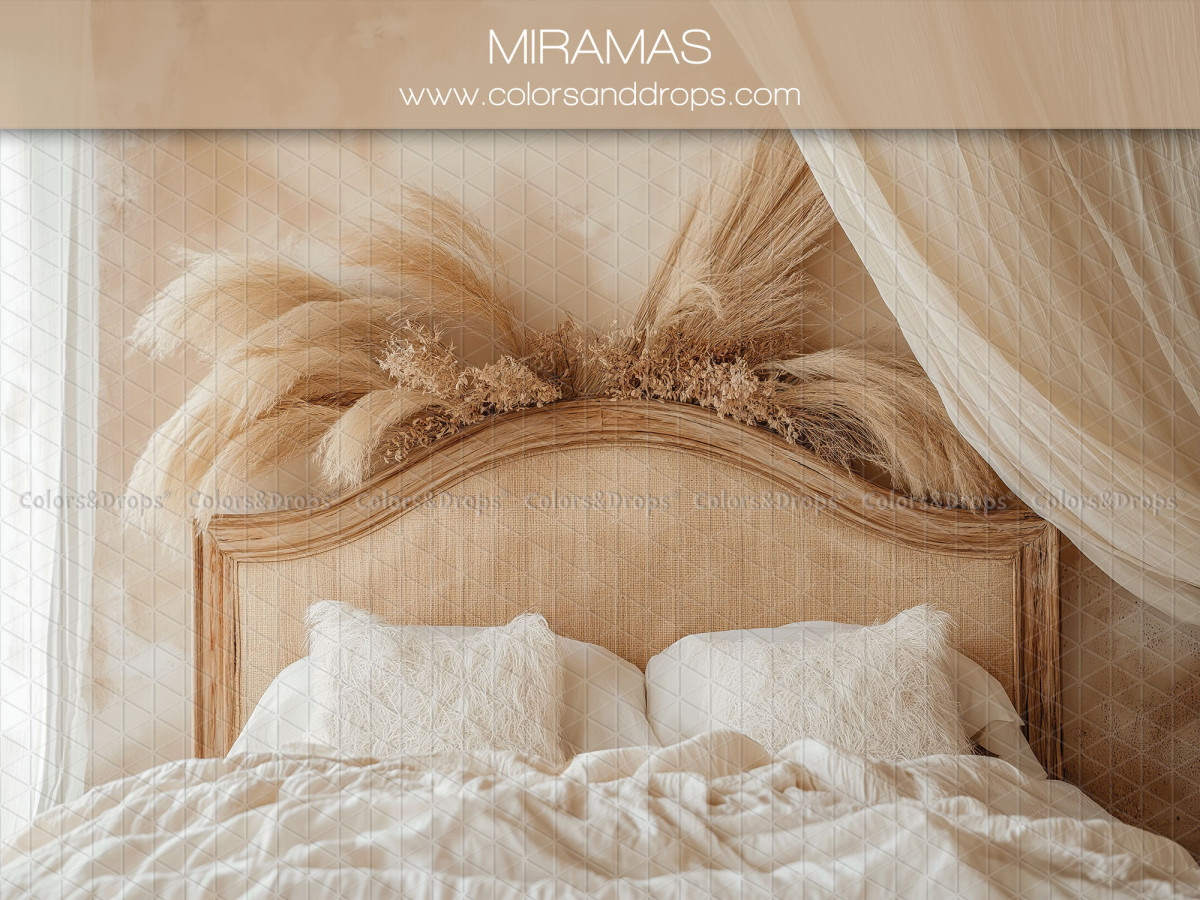 Maternity & portrait photo backdrop Miramas – bedroom with wooden bed and pampas crown | Colors&Drops