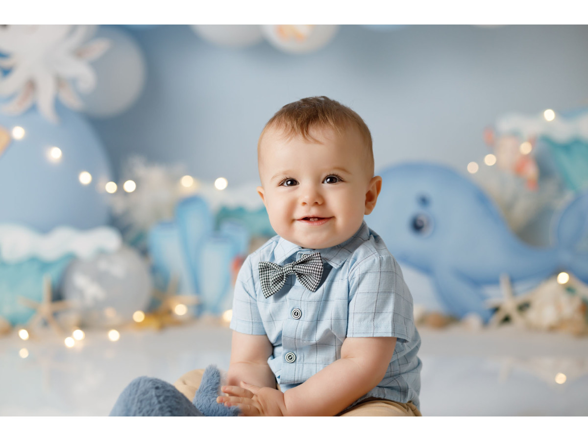 Baby & cake smash photo backdrop Locean – blue balloon arch with whale and octopus | Colors&Drops