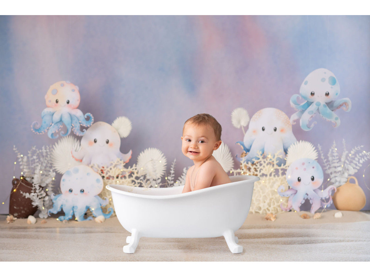 Fondo fotográfico de bebé y smash cake Poulpea – pulpos de peluche con conchas pastel | Colors&Drops