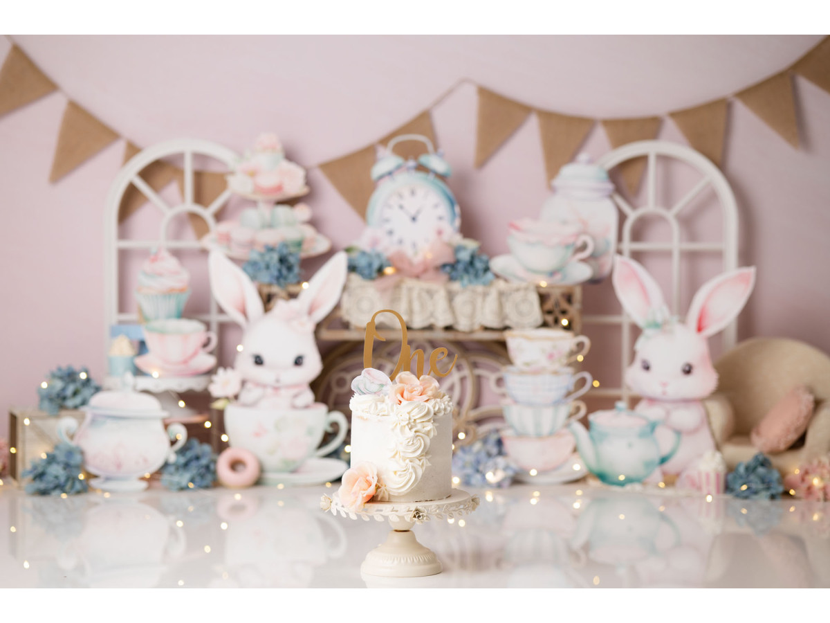 Fond photo bébé et smash cake Tea Time Bunny – lapins à l'heure du thé avec fanions | Colors&Drops