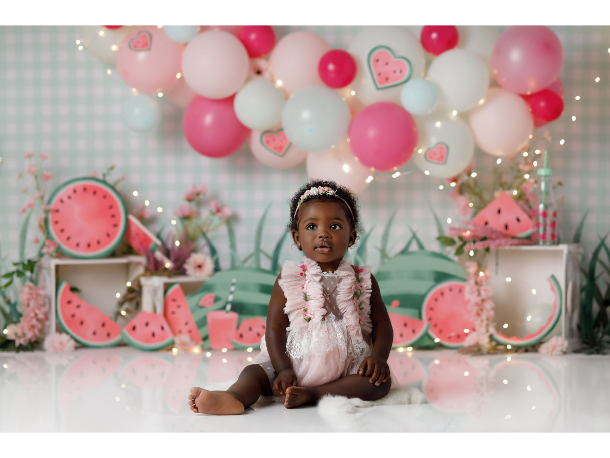 Baby & cake smash photo backdrop Pastaka – pink balloon arch with watermelons | Colors&Drops