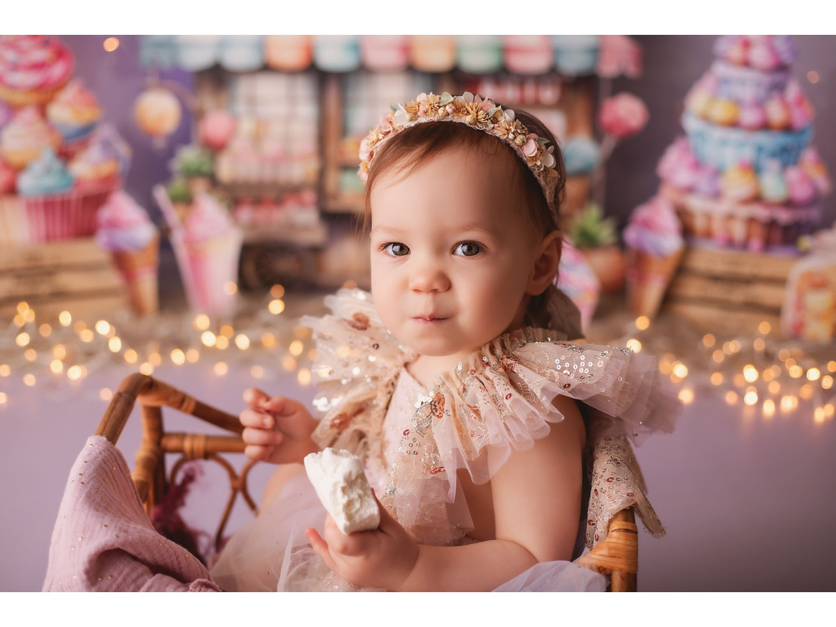 Fondo fotográfico de bebé y smash cake Yumi Candy – tienda de golosinas con piruletas y cupcakes | Colors&Drops