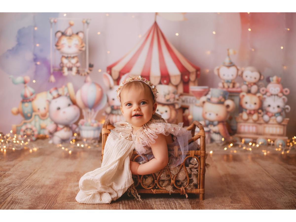 Baby & cake smash photo backdrop Welcome Circus – circus tent with plush animals | Colors&Drops