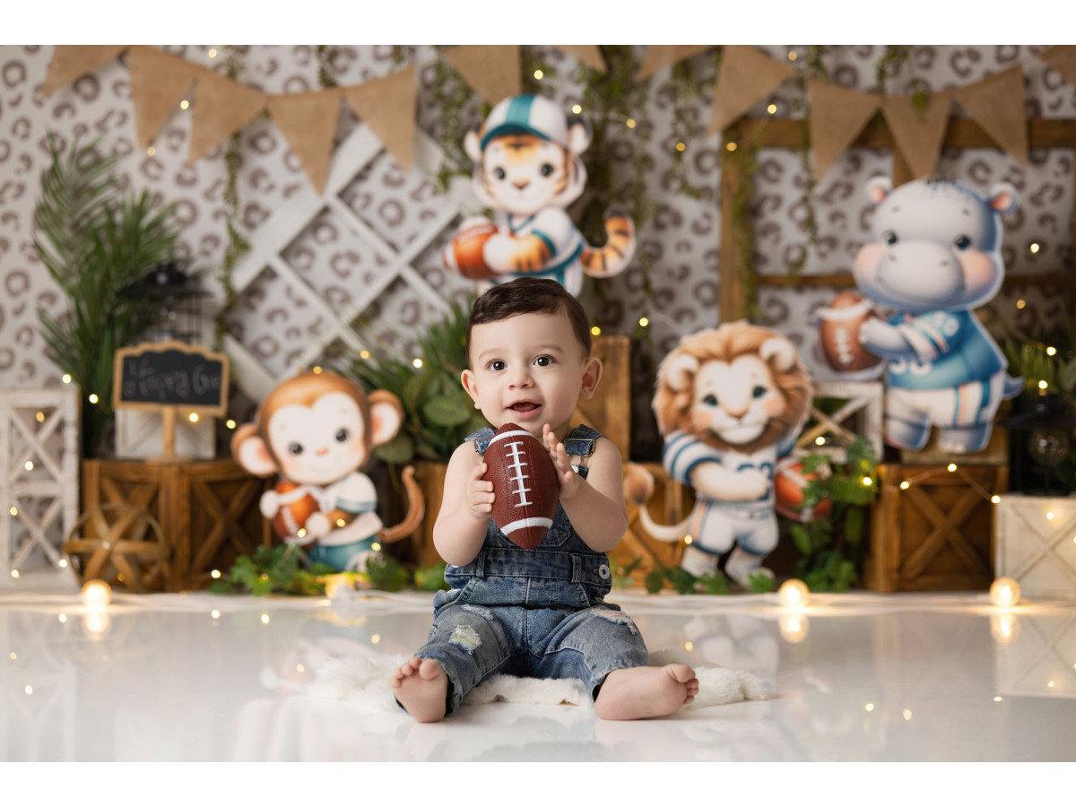 Baby & cake smash photo backdrop Jungle Rugby – rugby-player animals with crates and bunting | Colors&Drops
