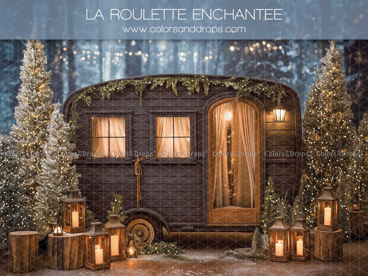 Christmas photo backdrop La Roulette Enchantee – illuminated wooden trailer in snowy forest | Colors&Drops