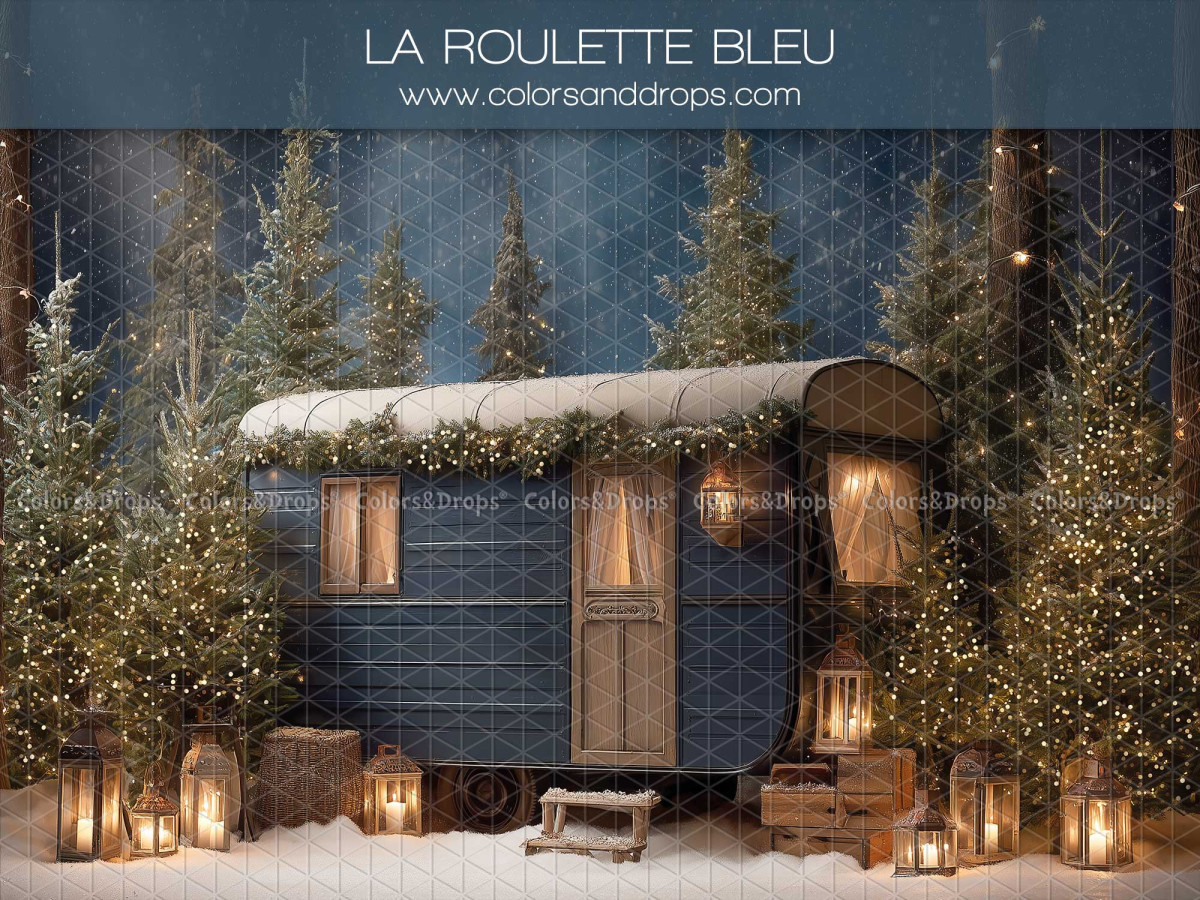 Fond photo de Noël La Roulette Bleu – roulotte bleue enneigée en forêt avec lanternes | Colors&Drops