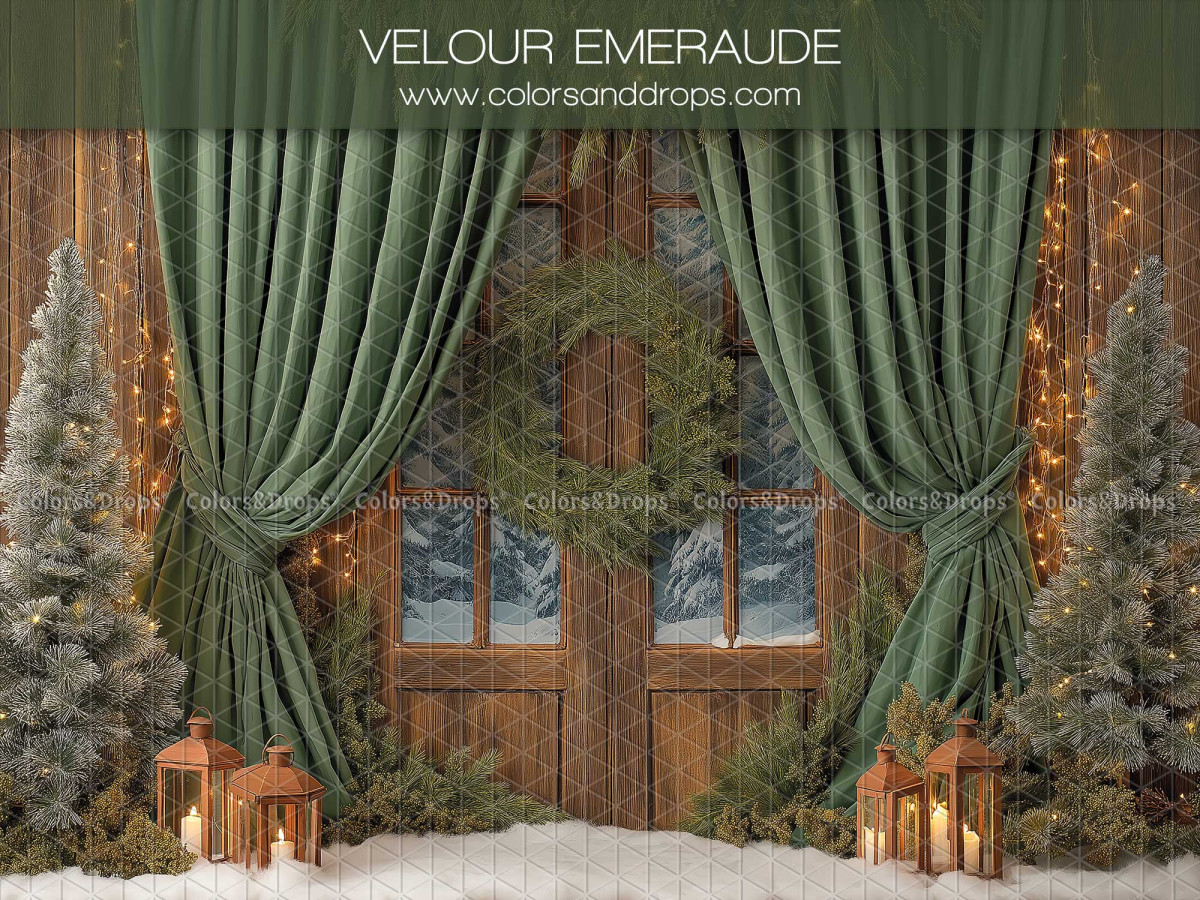 Fond photo de Noël Velour Emeraude – rideaux en velours vert émeraude et sapins | Colors&Drops