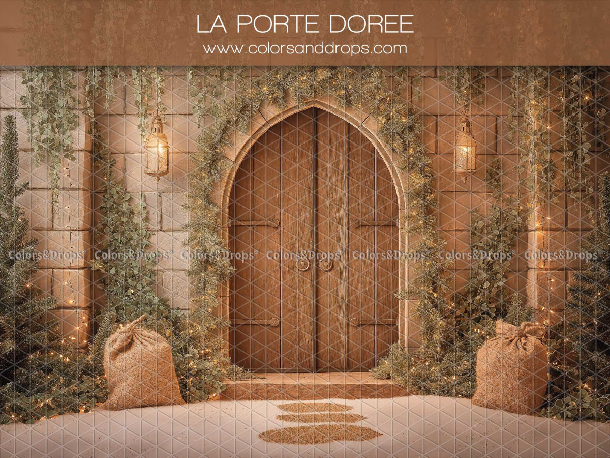 Fond photo de Noël La Porte Doree – porte cintrée en bois avec hottes de Noël | Colors&Drops