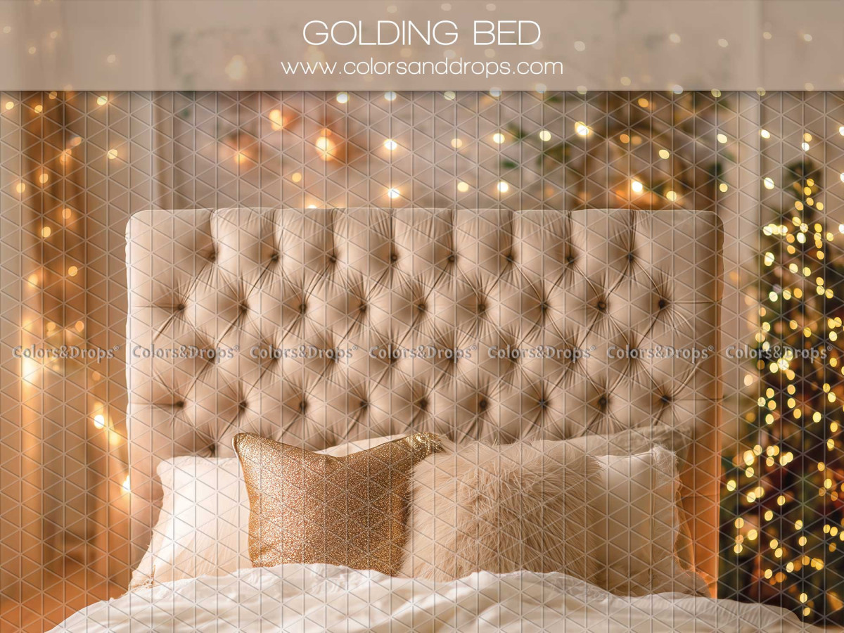 Fond photo de Noël Golding Bed – lit capitonné beige avec sapin illuminé | Colors&Drops