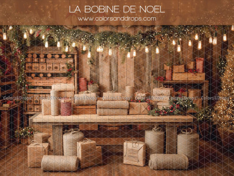 Fond photo La Bobine de Noel – atelier d'emballage de Noël avec table et bobines | Colors&Drops
