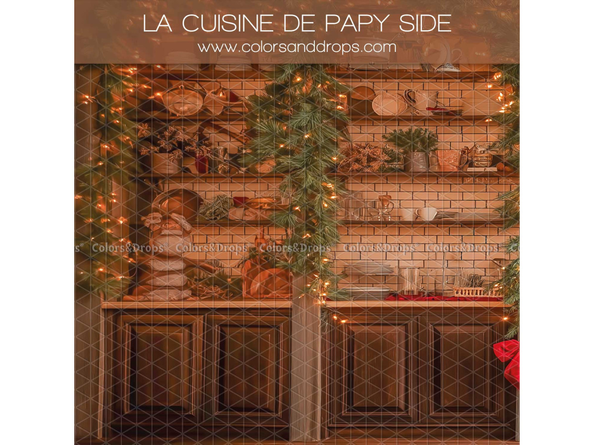 Fond photo latéral de Noël La Cuisine de Papy Side – cuisine en bois avec étagères et guirlandes | Colors&Drops