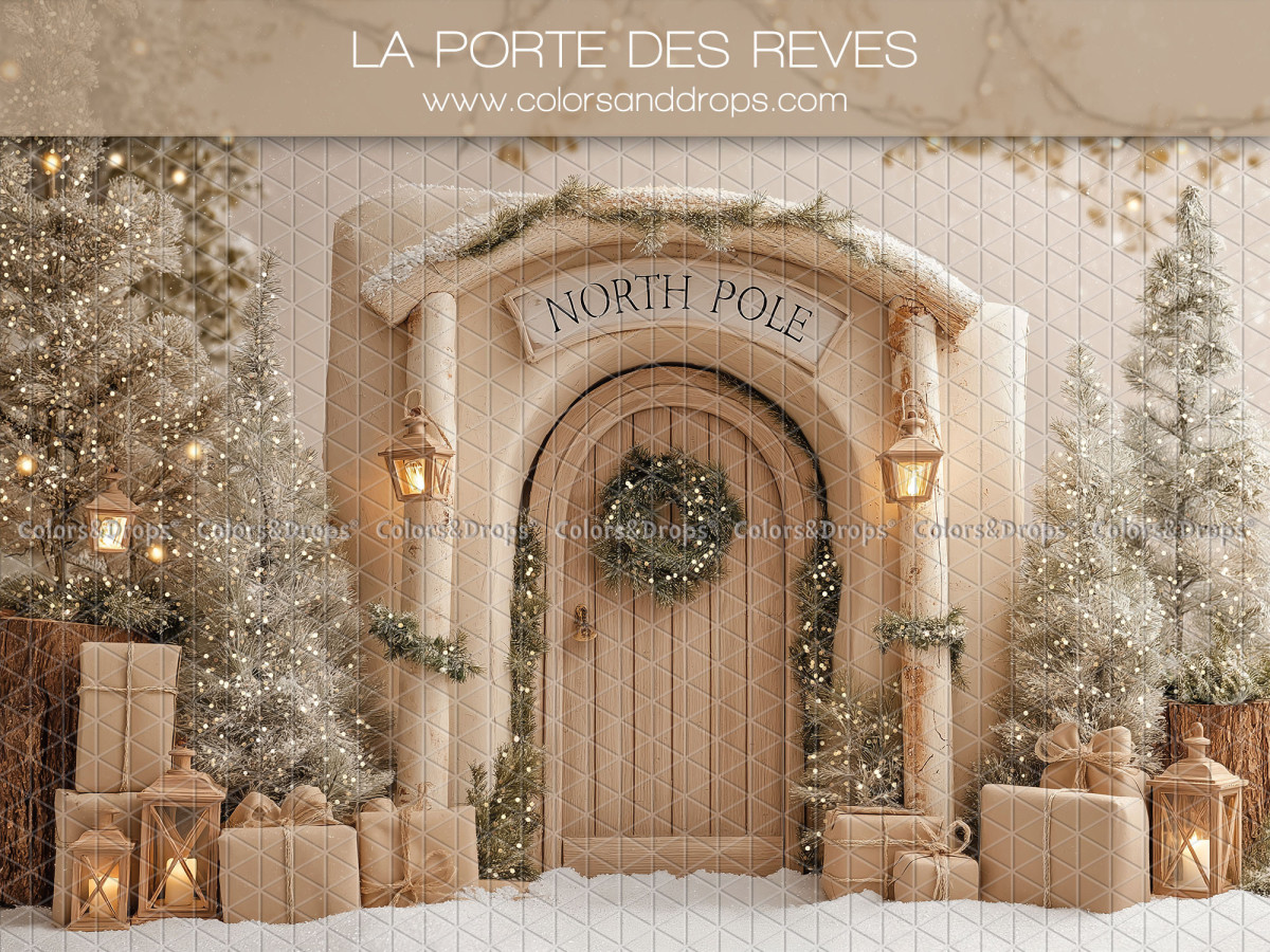Fond photo de Noël La Porte des Reves – porte en bois du pôle Nord avec sapins et cadeaux | Colors&Drops