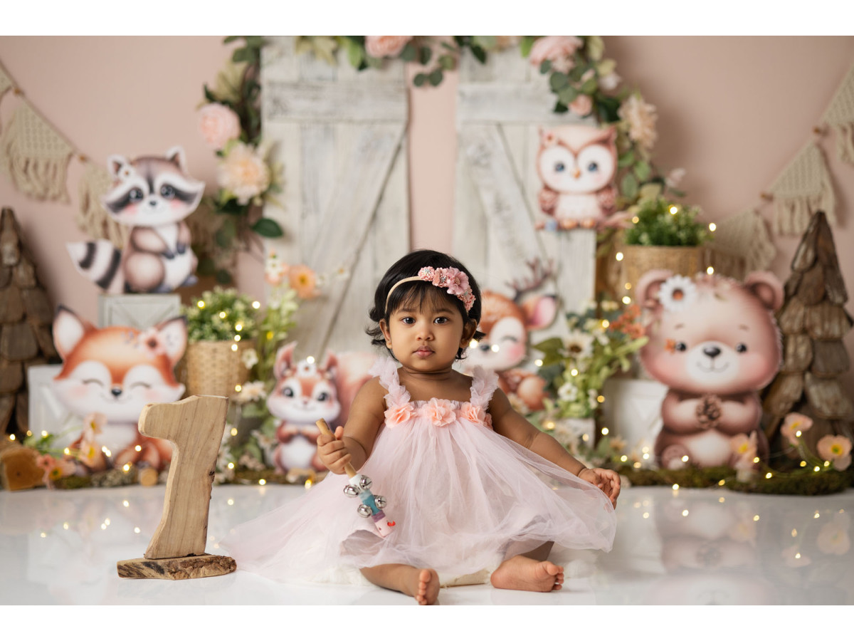 Baby & cake smash photo backdrop Anipin – woodland animals with doors and flowers | Colors&Drops
