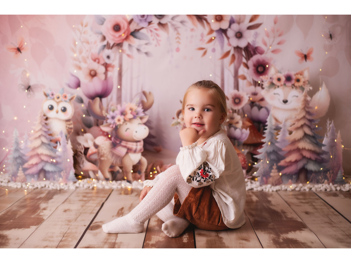 Baby & cake smash photo backdrop Bohemian Forest – flowered arch with boho woodland animals | Colors&Drops