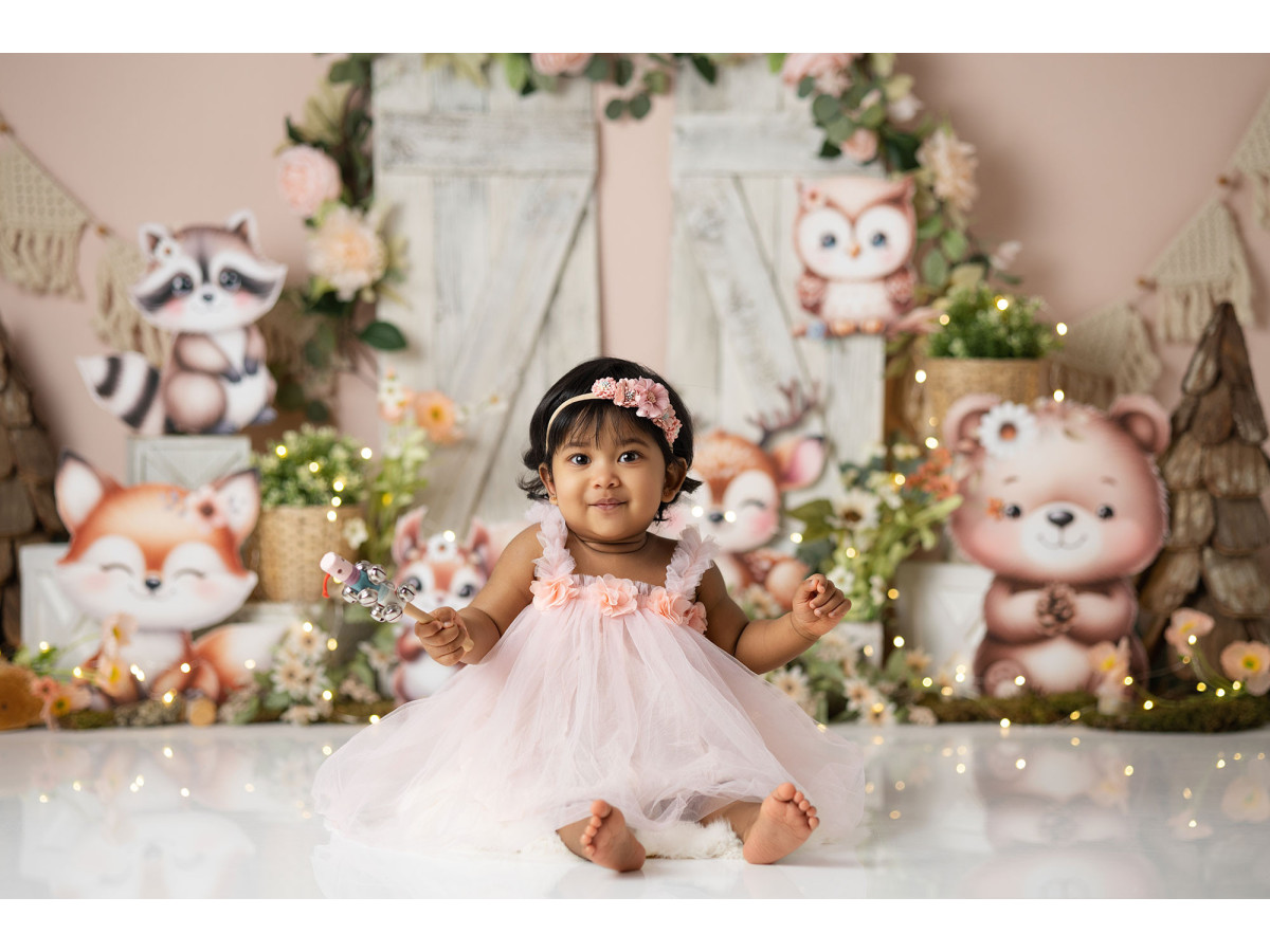 Baby & cake smash photo backdrop Anipin – woodland animals with doors and flowers | Colors&Drops