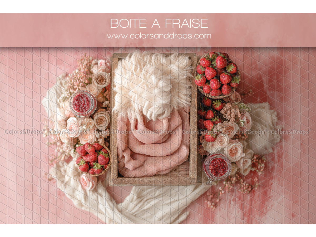 Fond photo nouveau-né Boite a Fraise – caisse en bois avec fraises et drap rose | Colors&Drops