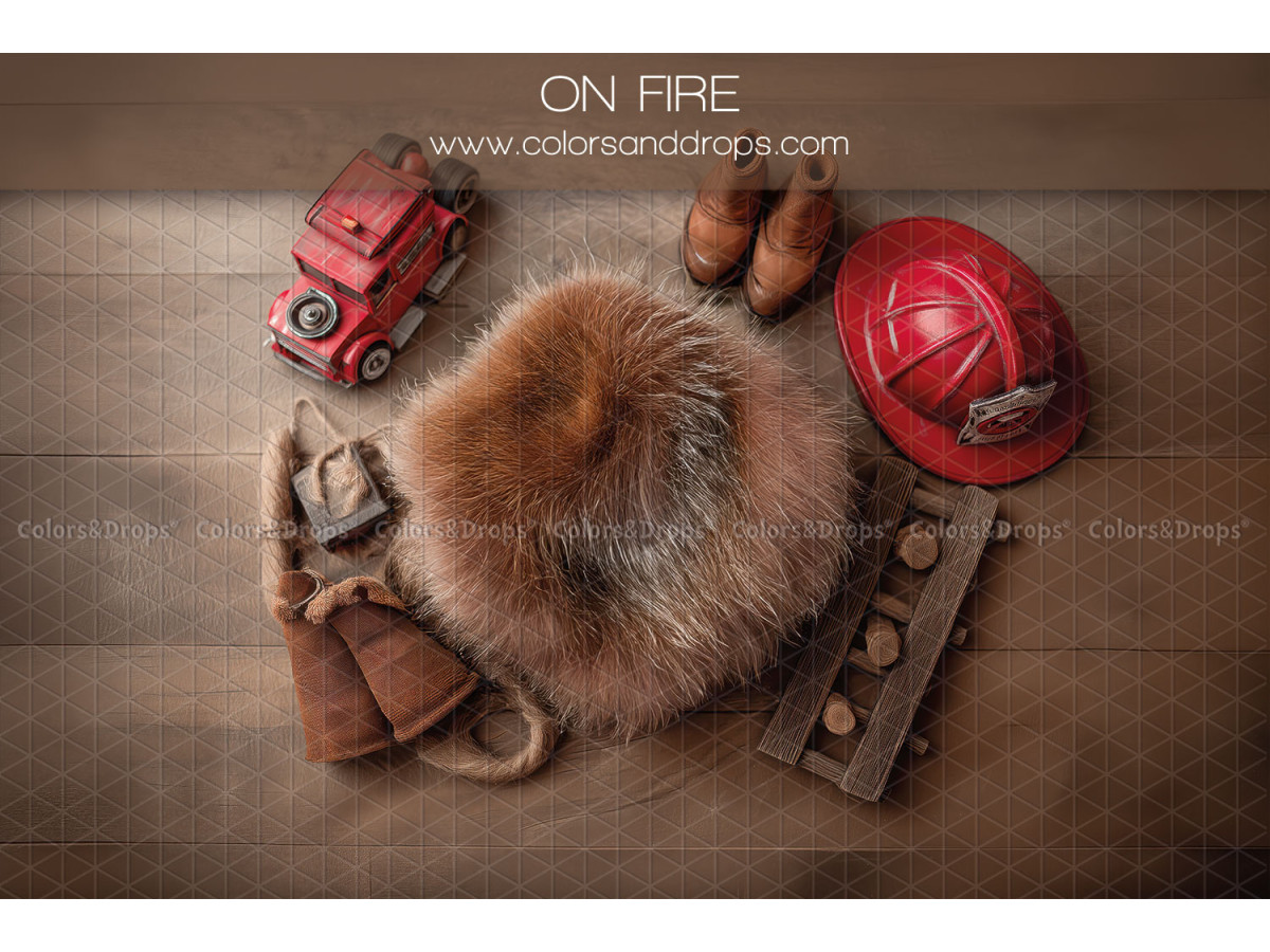 Fond photo nouveau-né On Fire – nid en fourrure avec casque de pompier et bottes | Colors&Drops