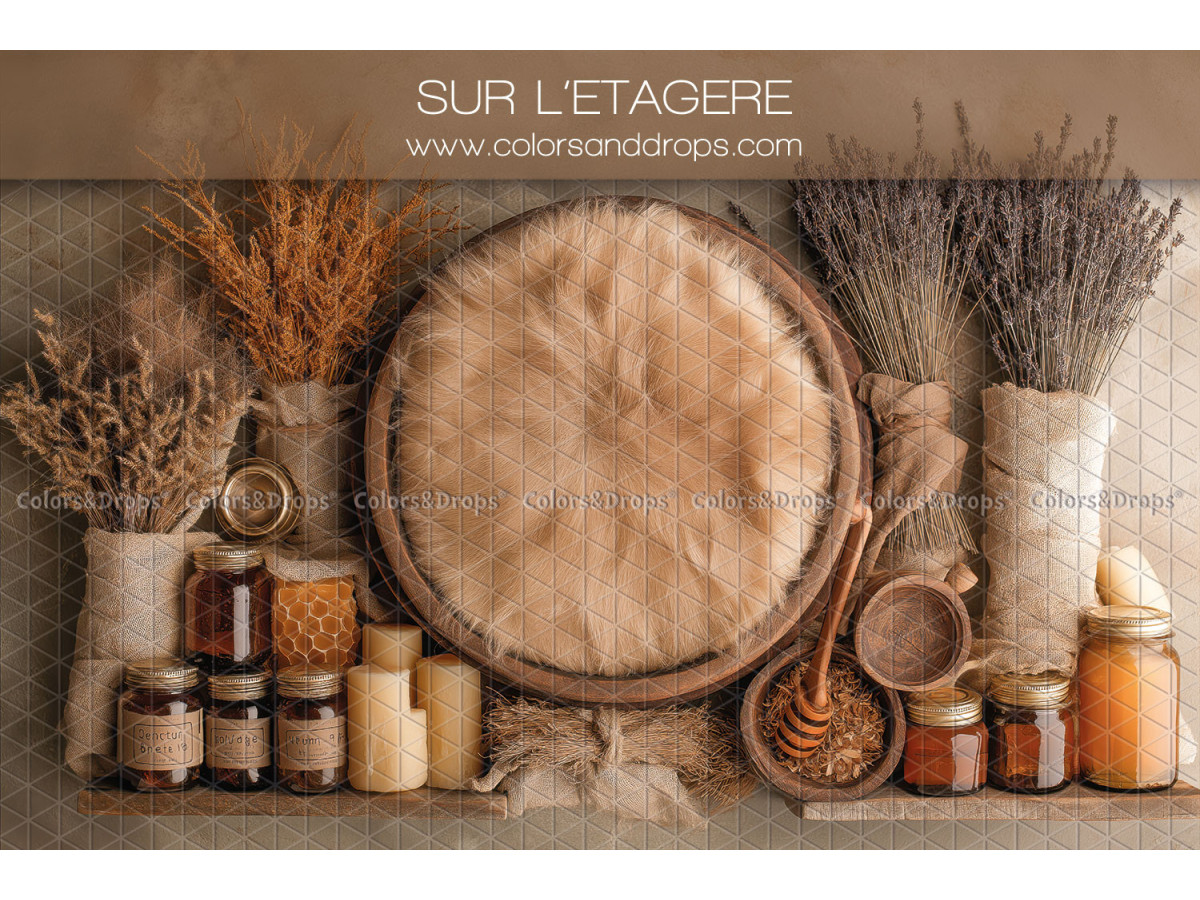 Newborn photo backdrop Sur L'Etagere – fur nest with jars and dried lavender | Colors&Drops