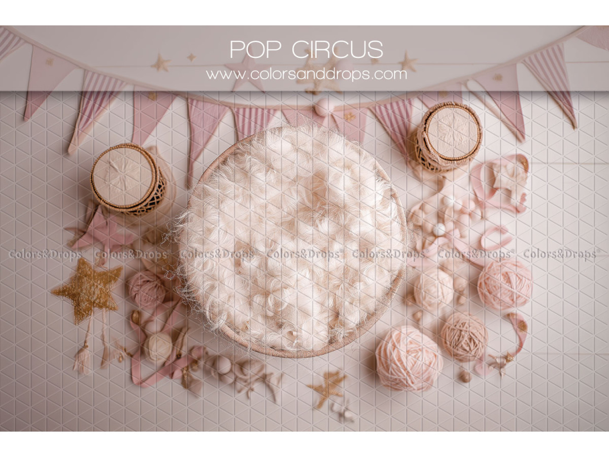 Fond photo nouveau-né Pop Circus – nid en fourrure avec fanions et décor de cirque | Colors&Drops