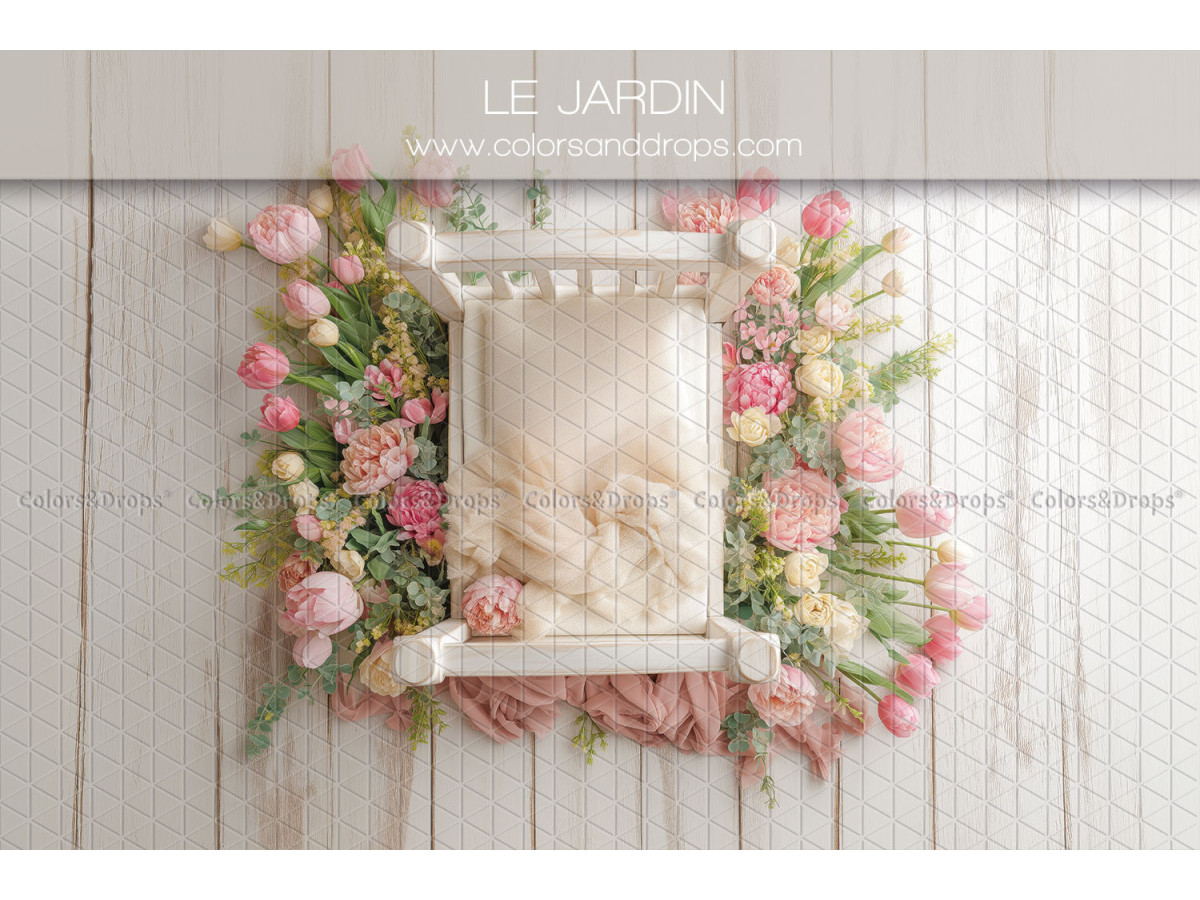 Fond photo nouveau-né Le Jardin – petit lit blanc avec fleurs sur parquet blanc | Colors&Drops