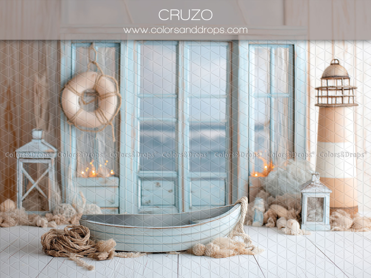 Fondo fotográfico de bebé y smash cake Cruzo – barca y faro frente a puertas azules | Colors&Drops