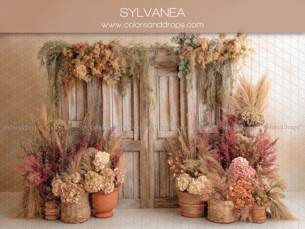 Boho photo backdrop Sylvanea – white doors with pink dried flower bouquets | Colors&Drops