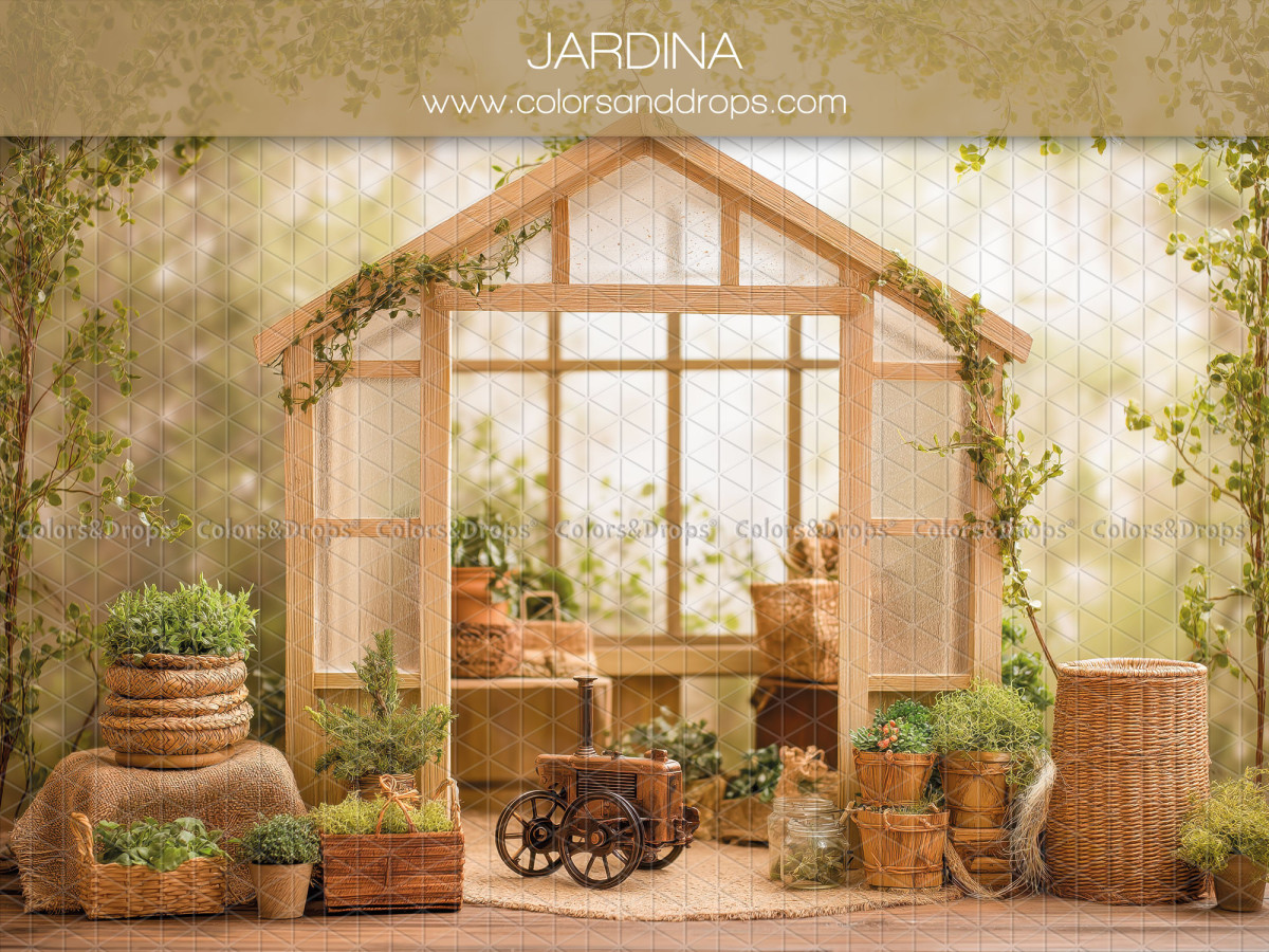Fondo fotográfico floral Jardina – invernadero de madera con plantas y carretilla | Colors&Drops
