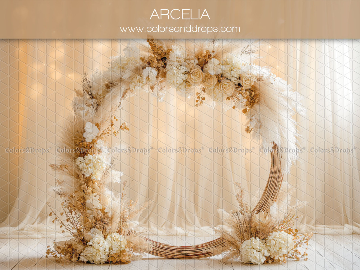 Fond photo bohème Arcelia – arche ronde fleurie devant rideaux crème | Colors&Drops
