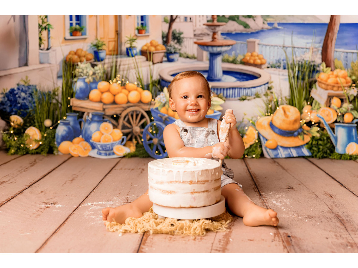 Baby & cake smash photo backdrop La Dolce – mediterranean village with fountain and lemons | Colors&Drops