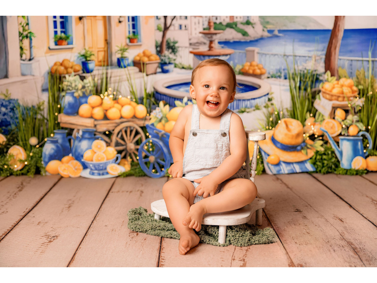 Baby & cake smash photo backdrop La Dolce – mediterranean village with fountain and lemons | Colors&Drops