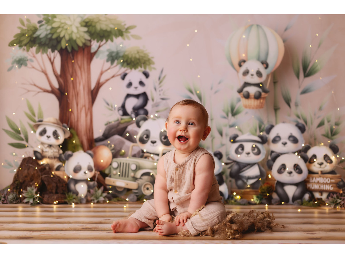 Baby & cake smash photo backdrop Pandi Panda – illustrated pandas with tree, hot-air balloon and jeep on pink | Colors&Drops